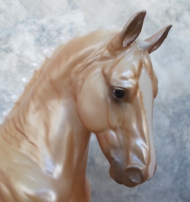 Holiday Horse 2017 - Winter Wonderland | BreyerHorseRef